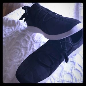 Brand New Guess Sneakers- Unisex